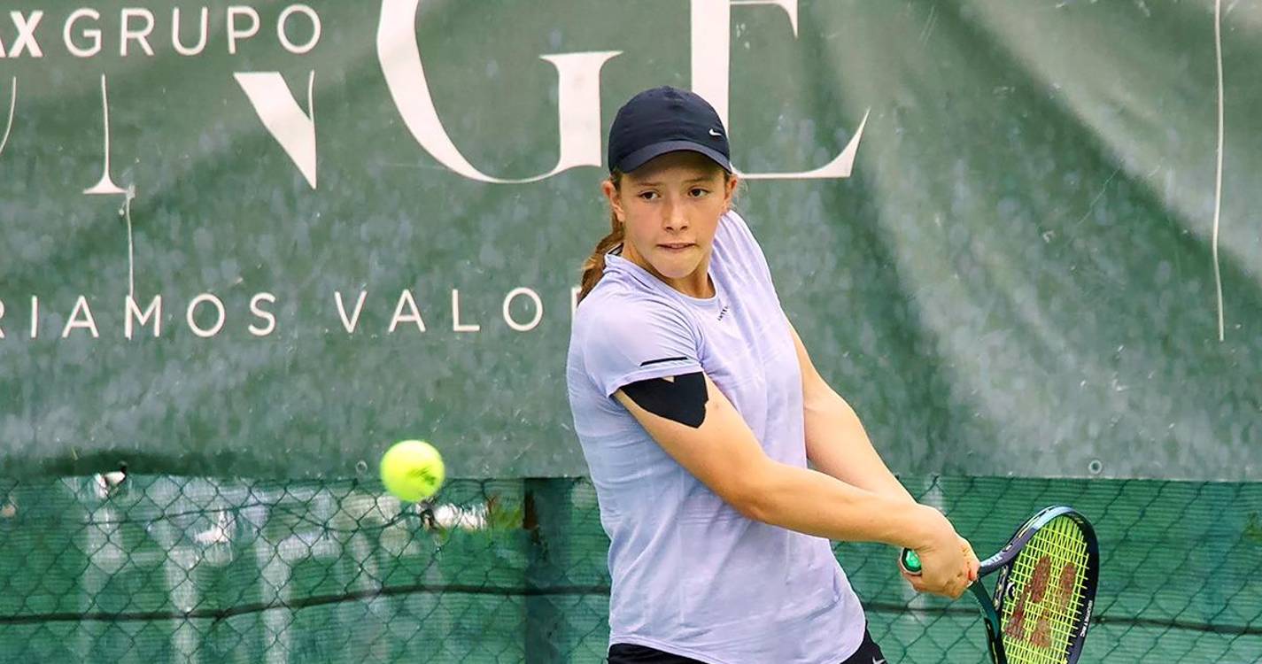 Tenista Madalena Fernandes entre as melhores 32 no Setúbal Junior Open