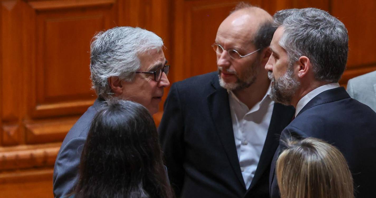 Tavares critica “solução de improviso” entre PS e PSD que dividem “mão cheia de nada”