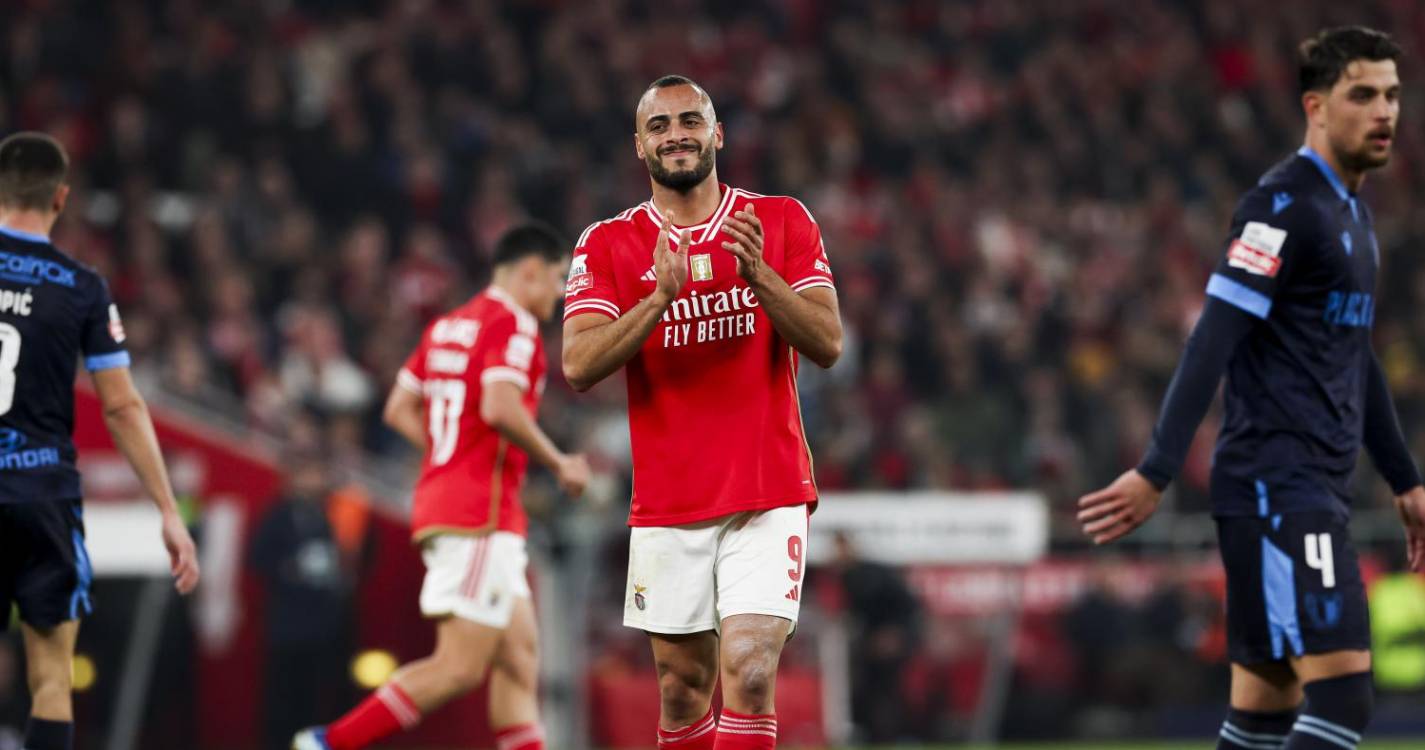 Benfica vence Famalicão e assume liderança provisória da I Liga