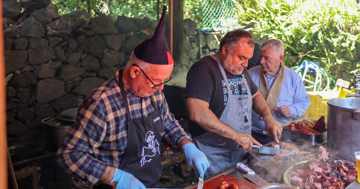 Capítulo da Confraria Enogastronómica encerrou com recriação do panelo no Chão da Ribeira (com fotos)