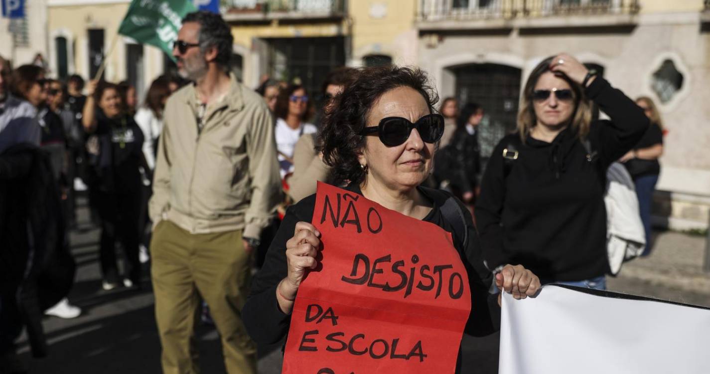 Centenas de professores em protesto no “último grito” antes das eleições