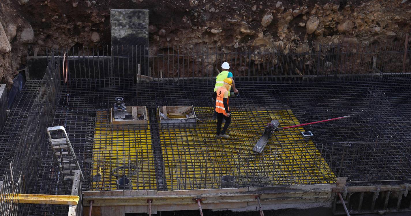 Mão de obra imigrante é nove anos mais jovem do que a portuguesa