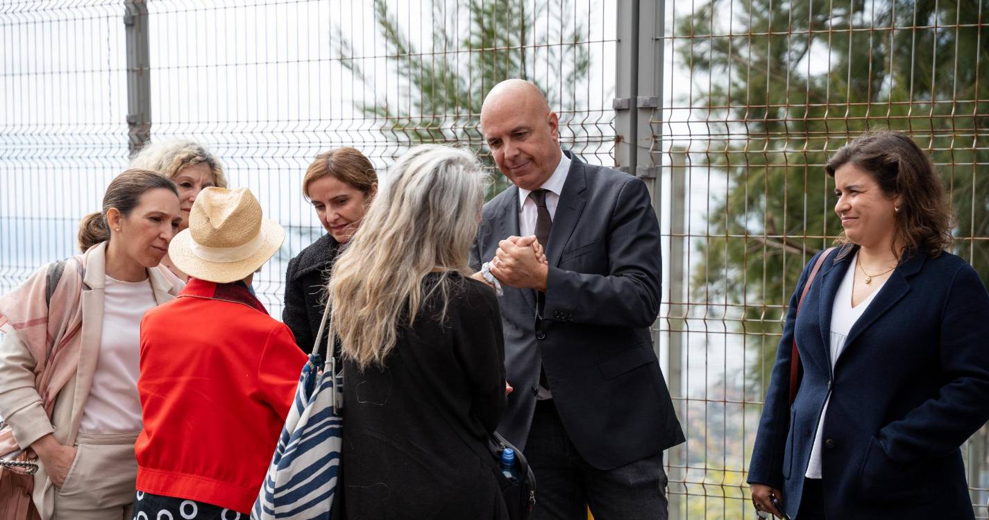 PS promete converter hospitais dos Marmeleiros e João de Almada em lares para idosos