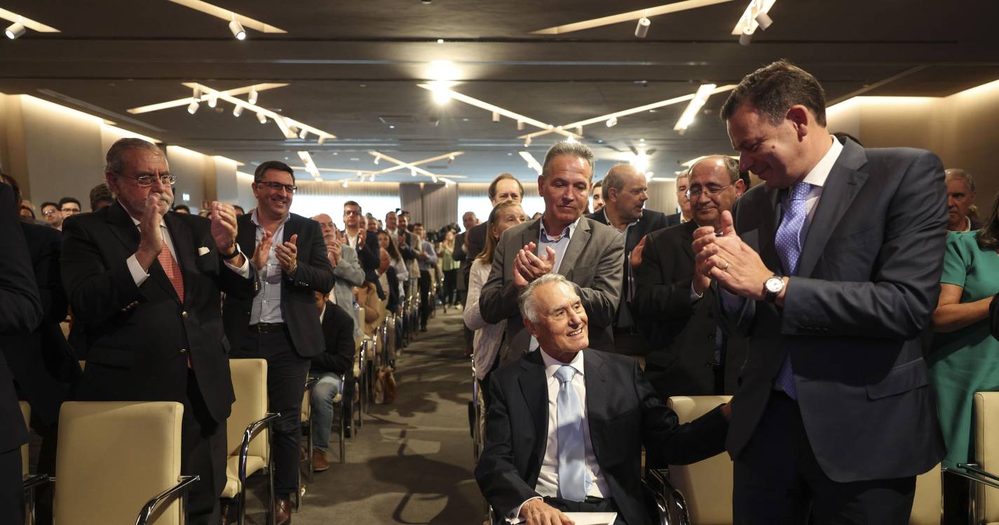 Montenegro vai homenagear Cavaco Silva 40 anos após tomada de posse como primeiro-ministro