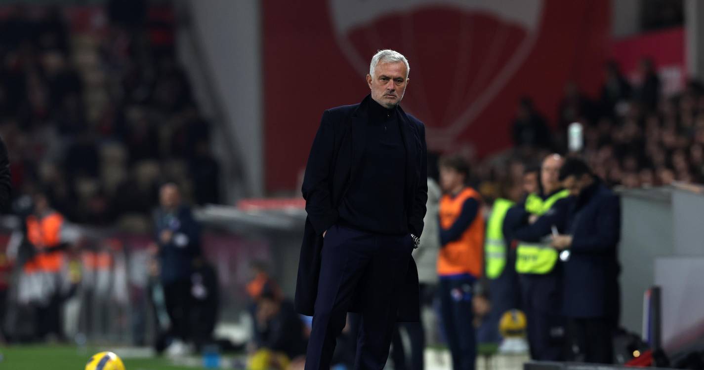 Benfica e FC Porto defrontam-se e tentam capitalizar empate do Sporting