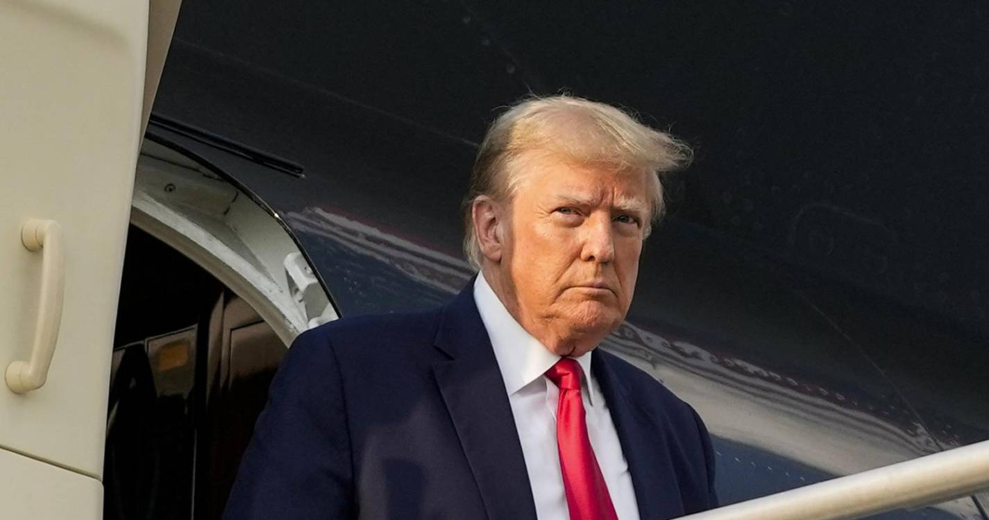 Trump chega em cortejo a tribunal de Washington que analisa pedido de imunidade