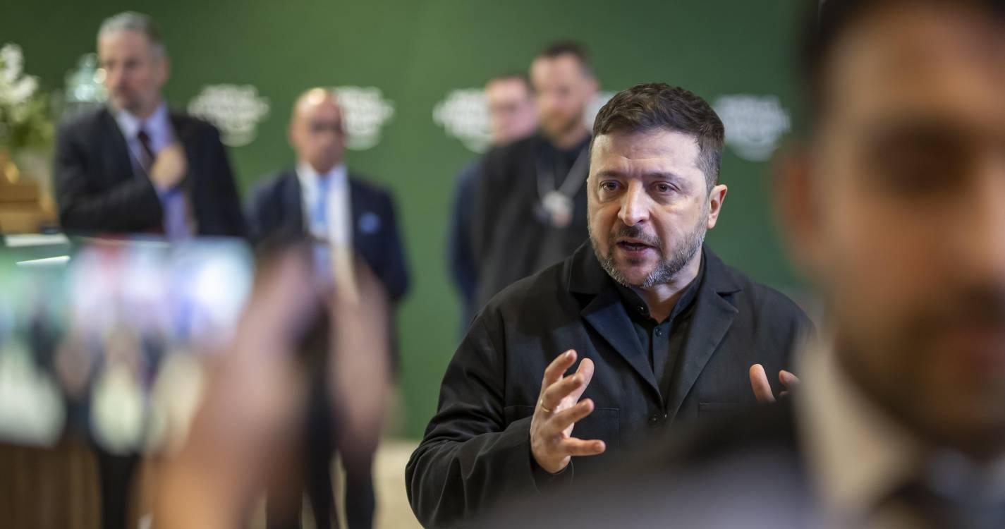 Ataque russo a cidade natal de Zelensky causa 13 feridos