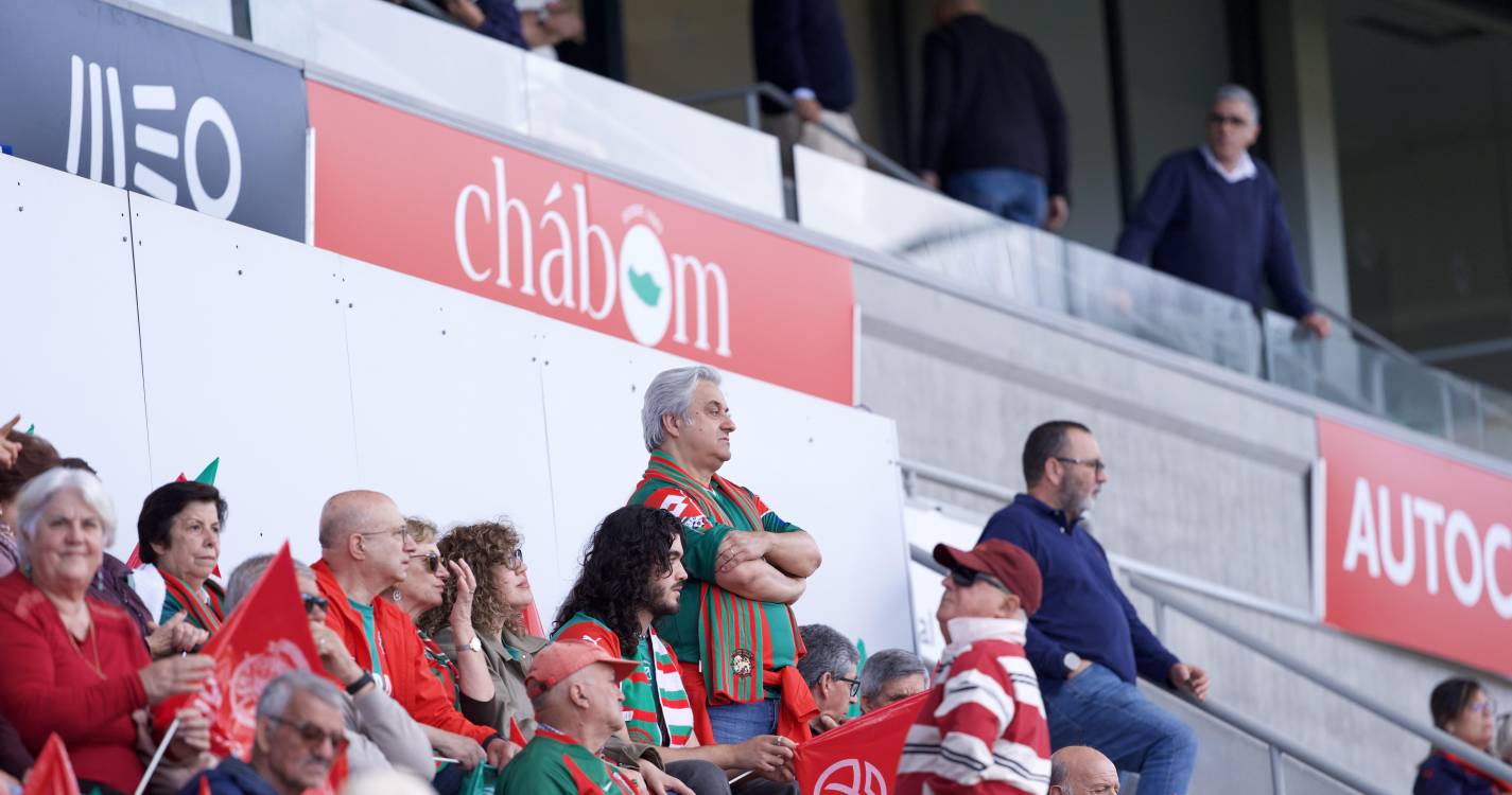 Dez mil bandeiras do Marítimo nas bancadas e festa antes e depois do jogo (com fotos)