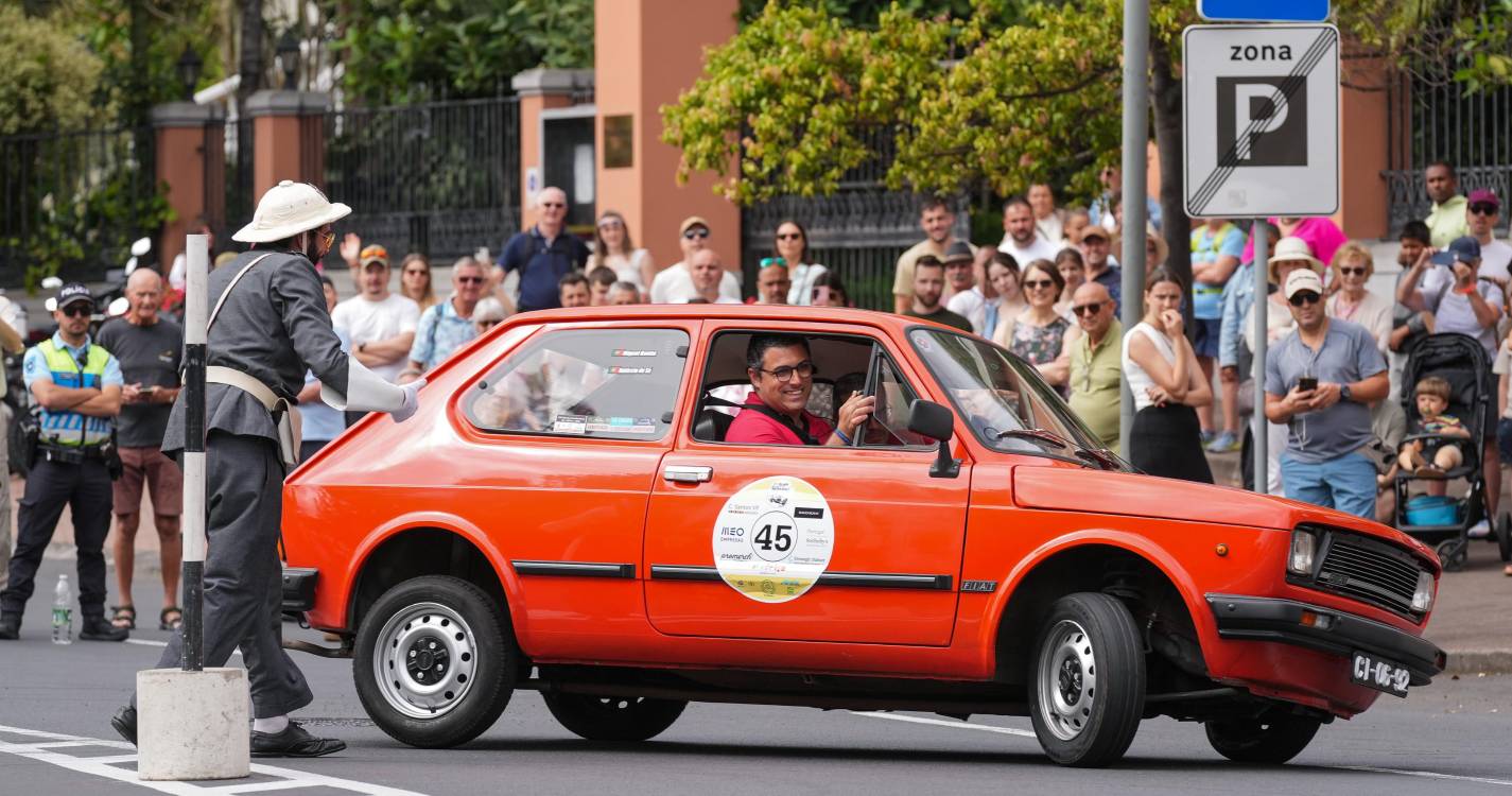 Percorra a galeria que mostra como foi o desfile em ‘grande estilo’ de clássicos