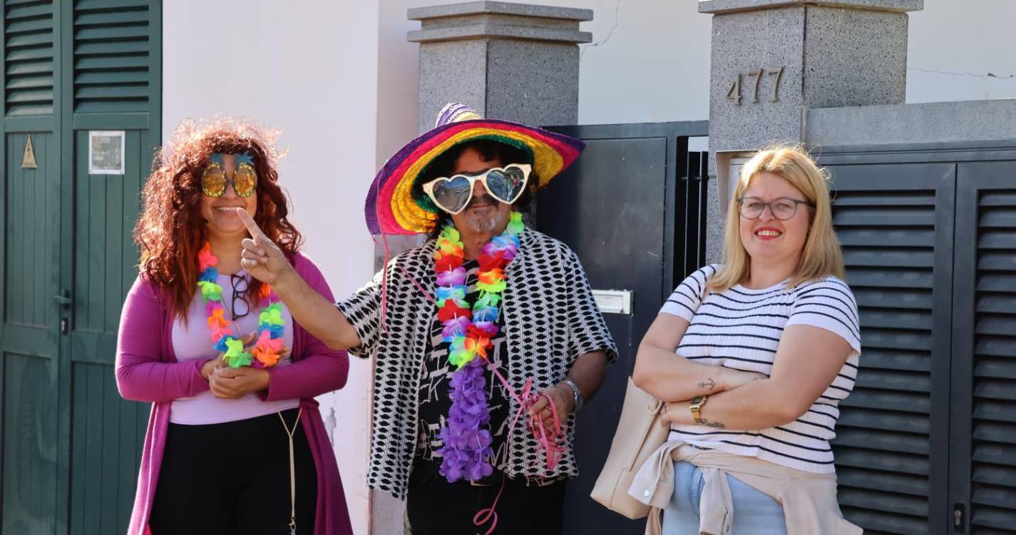 Campanário enche-se de mascarados, humor, música e malassadas (com fotos)