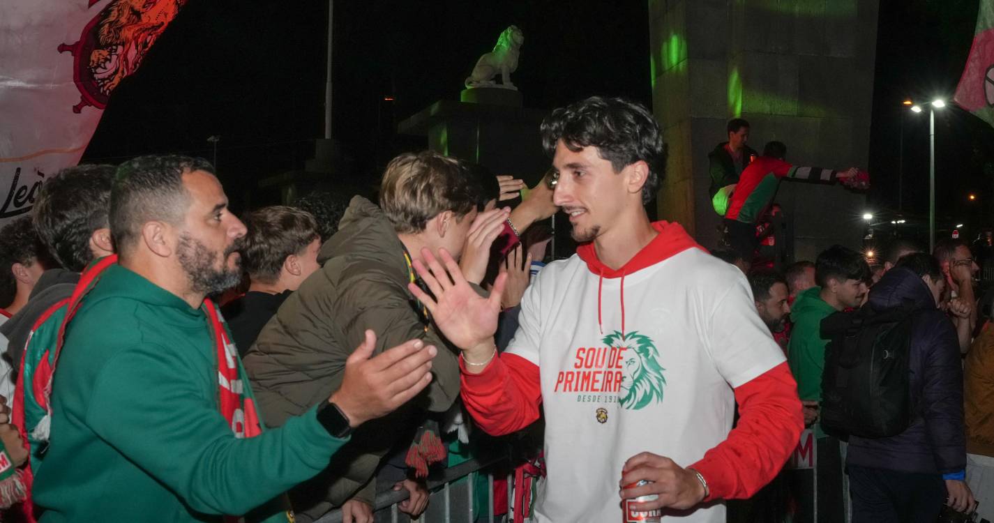 Centenas de adeptos do Marítimo festejam regresso à I Liga três anos depois. Veja as imagens