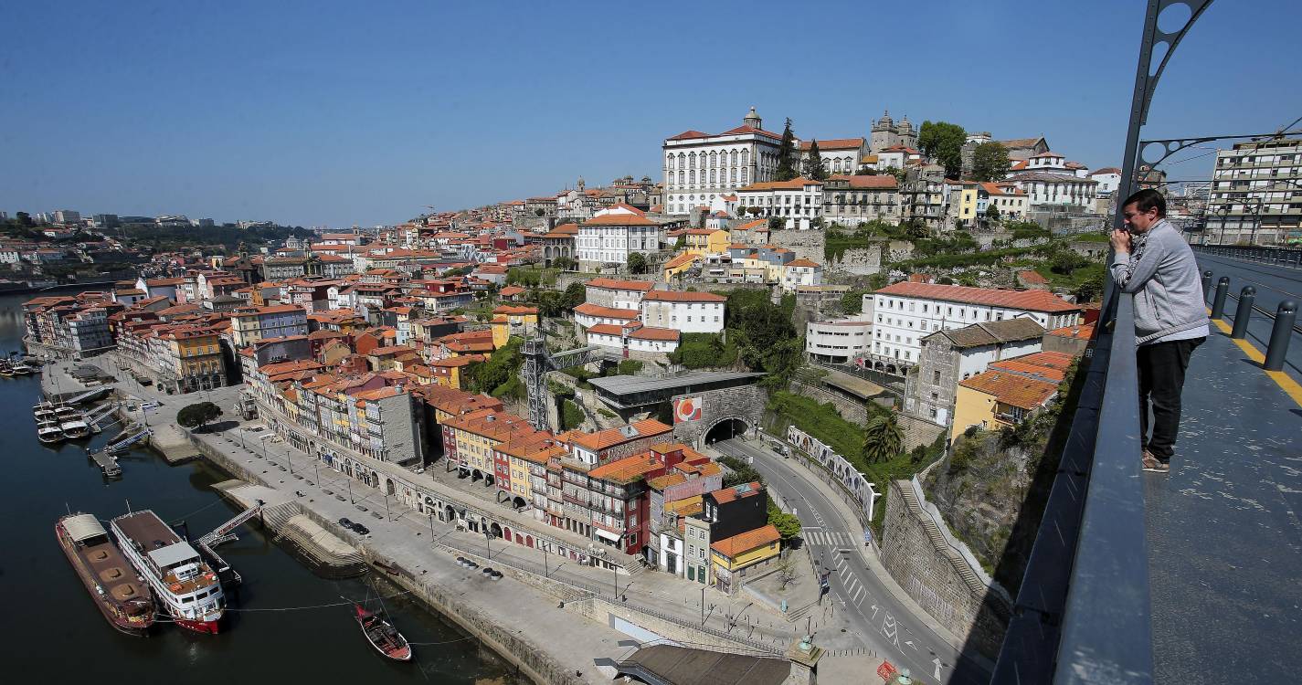 Passos Coelho e Sérgio Sousa Pinto coordenam estudo sobre reforma do sistema político