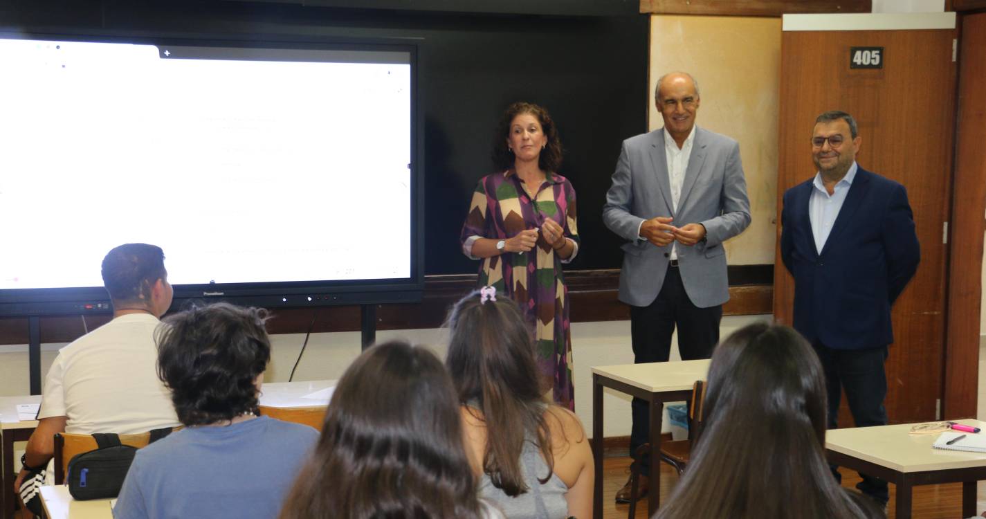 “Chegamos com taxa de abandono escolar de 23,4% e hoje está à volta dos 8%”, Jorge Carvalho à saída