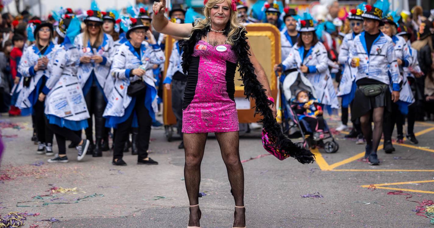 Milhares de mascarados divertem-se no Carnaval de Torres Vedras (com fotos)