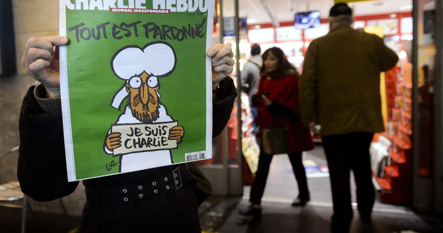 Paquistanês condenado a 30 anos de prisão em Paris por ataque ao Charlie Hebdo