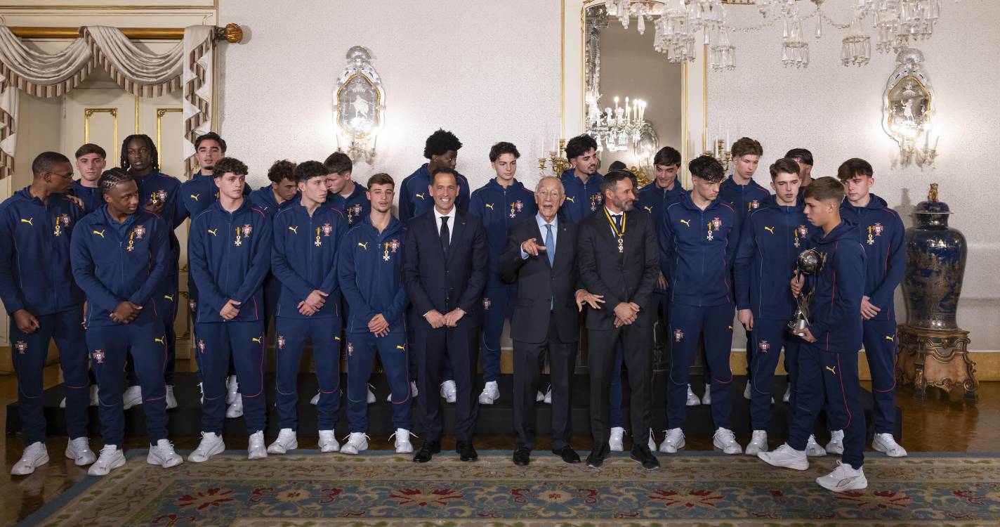 Seleção de sub-17 condecorada com a Ordem do Mérito pelo Presidente da República