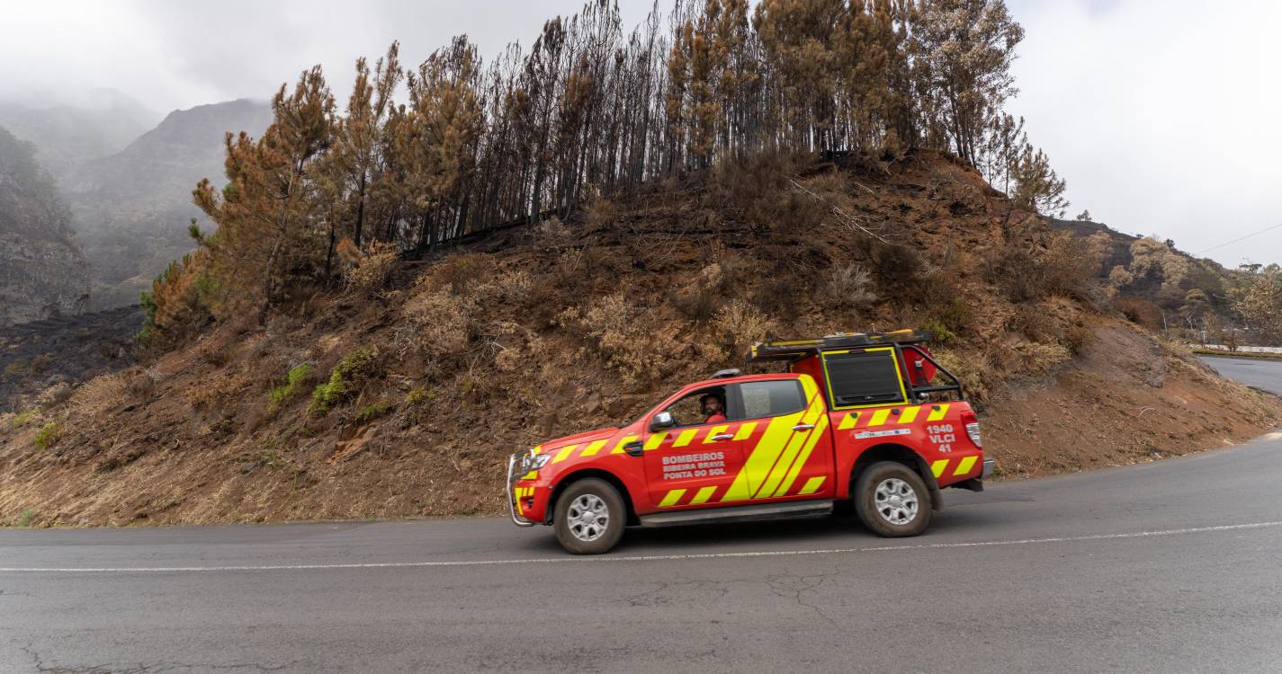 Incêndio na Ribeira Brava dominado