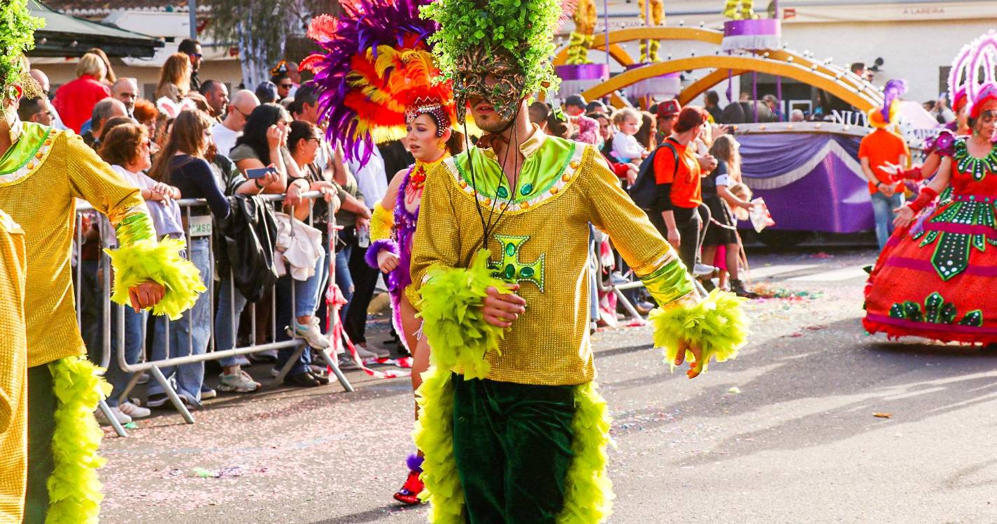 700 foliões e meia centena de trapalhões desfilaram no Caniço (com fotos)