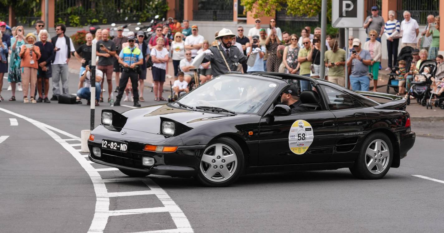 Percorra a galeria que mostra como foi o desfile em ‘grande estilo’ de clássicos