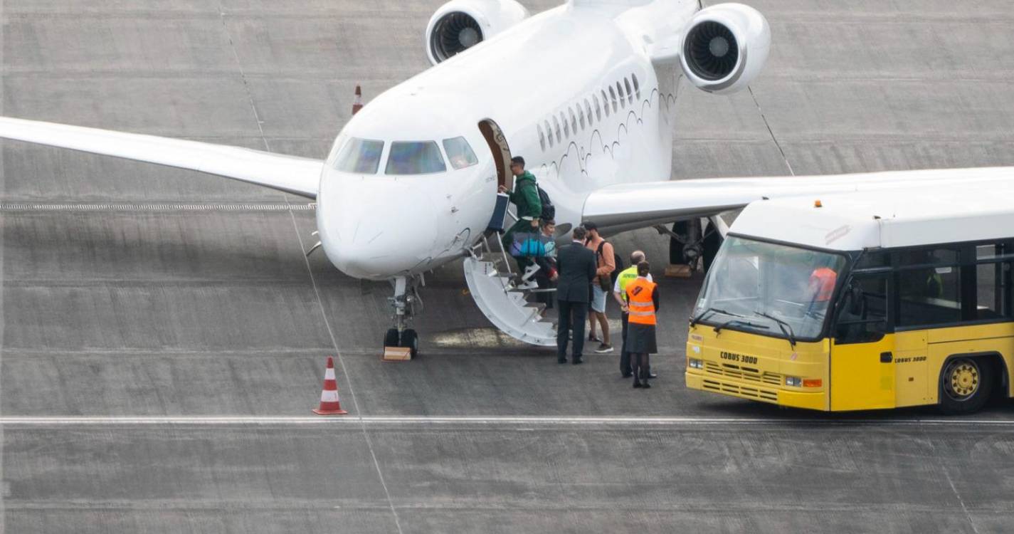 Cristiano Ronaldo viaja para o Dubai (com fotos)