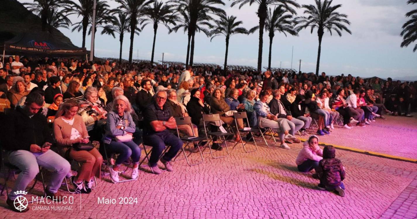 Concerto de António Zambujo atraiu centenas de pessoas (com fotos)