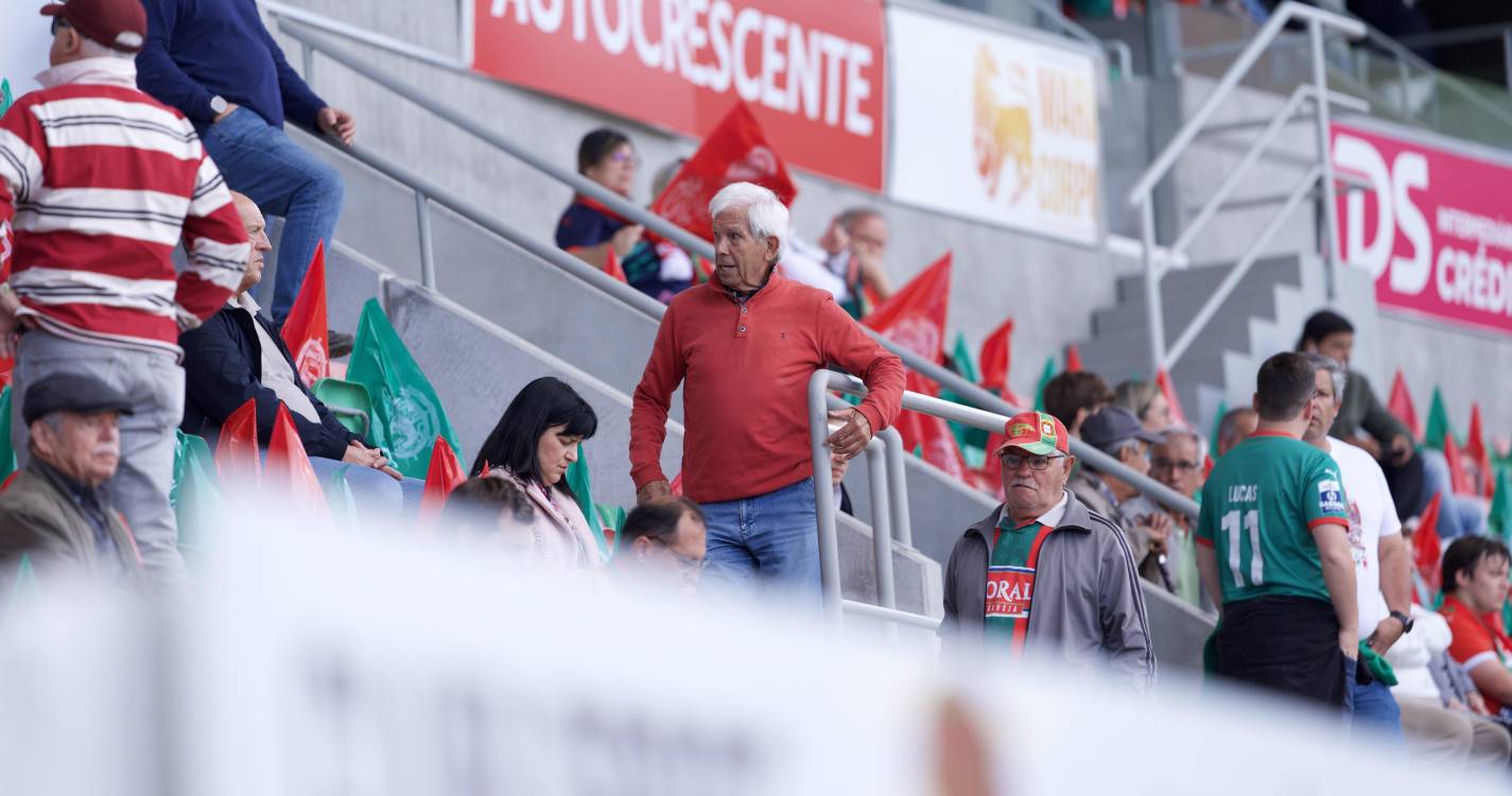 Dez mil bandeiras do Marítimo nas bancadas e festa antes e depois do jogo (com fotos)