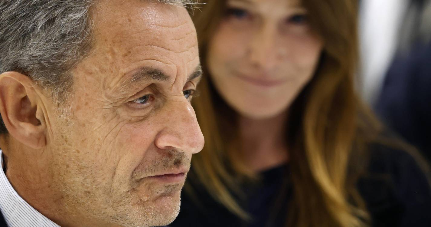 Nicolas Sarkozy condenado a cinco anos de prisão por financiamento líbio