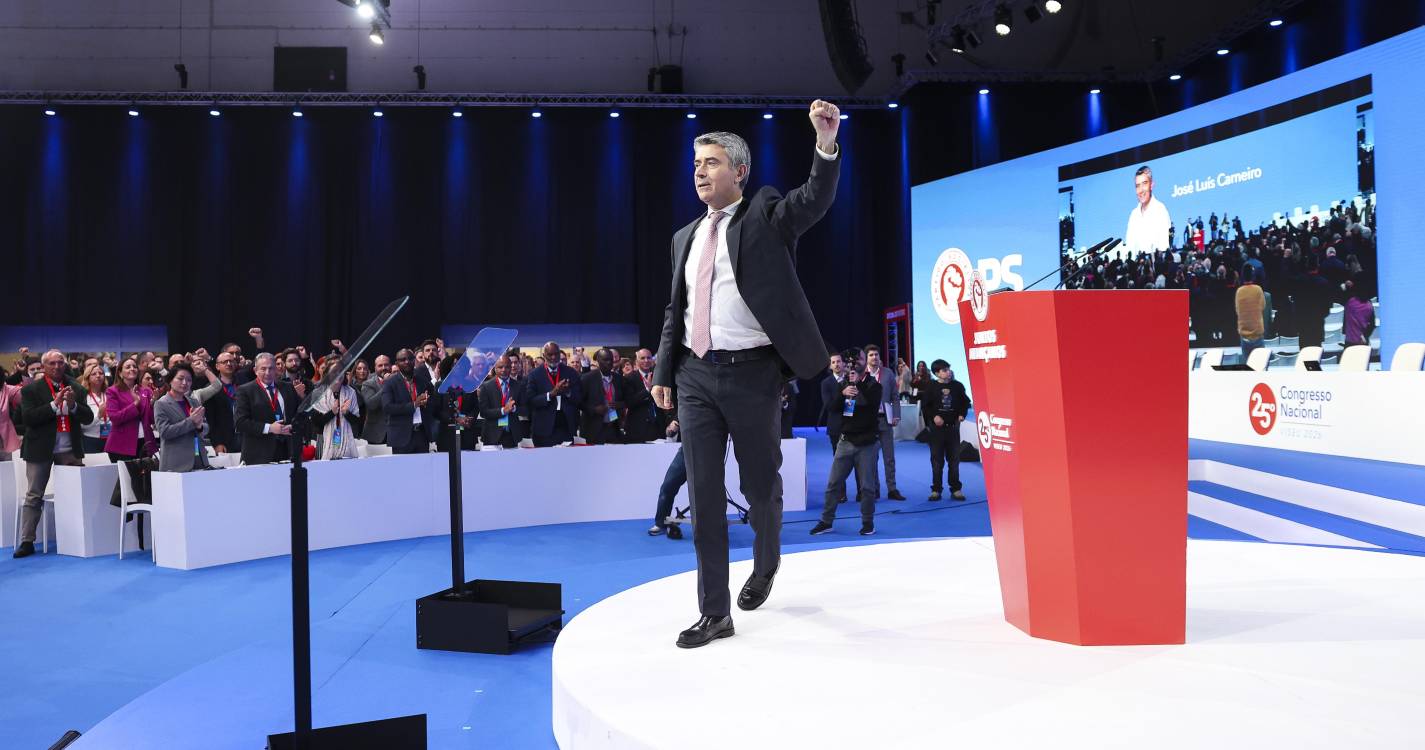 Moção de Carneiro e entrega de listas aos órgãos nacionais marcam segundo dia de Congresso do PS