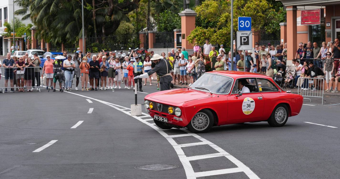 Percorra a galeria que mostra como foi o desfile em ‘grande estilo’ de clássicos