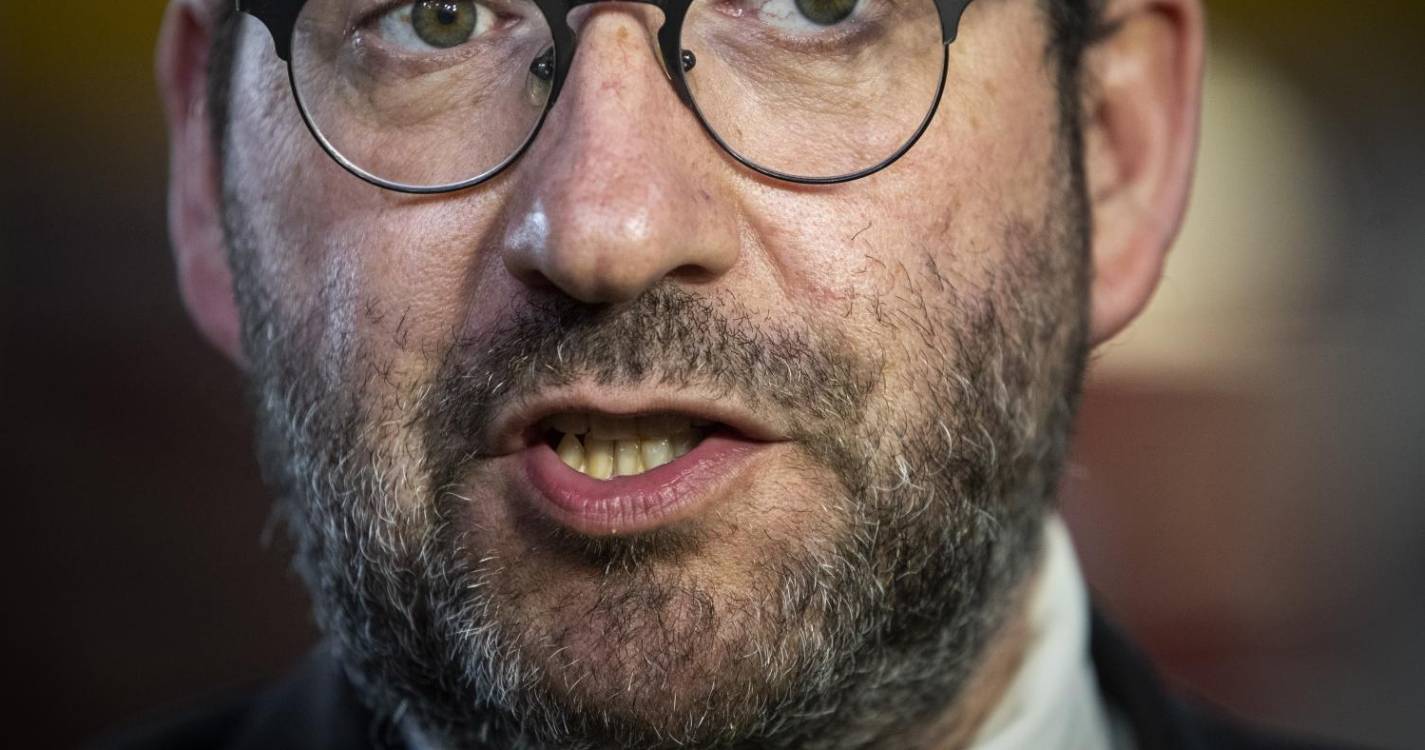 Docentes contratados com atualizações salariais em fevereiro e retroativos