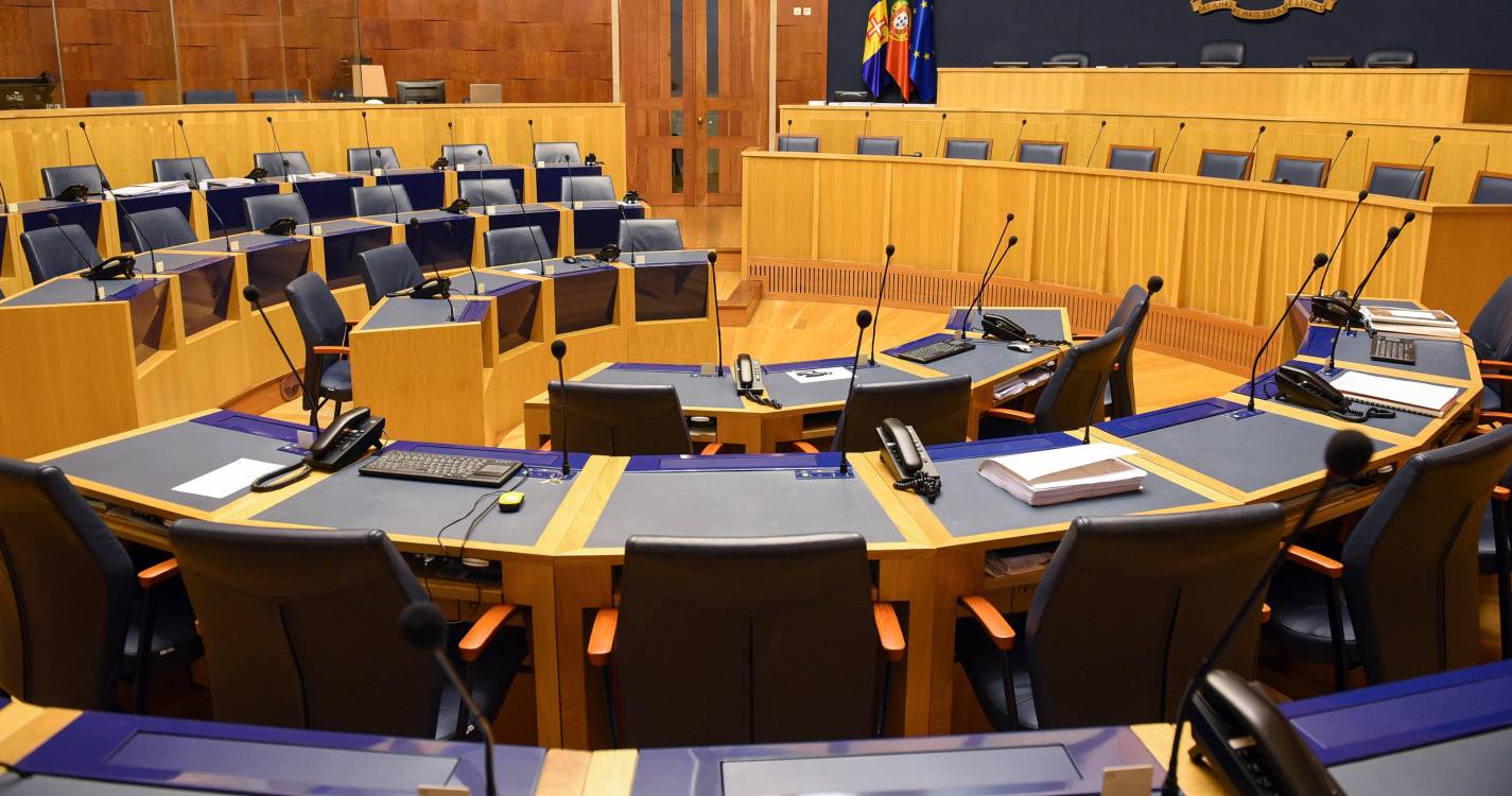 Plenário reúne-se logo pela manhã