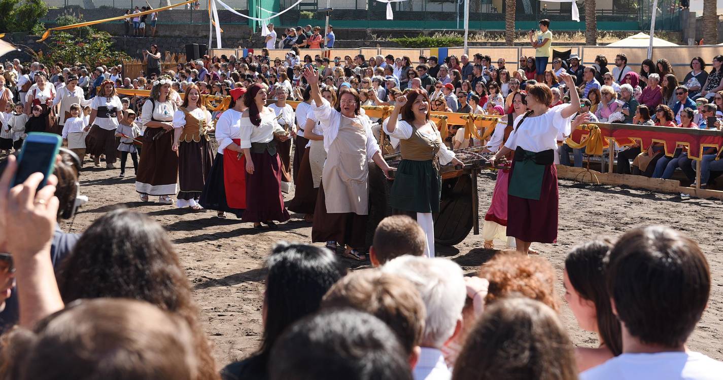 Mercado Quinhentista apresentando no Plaza