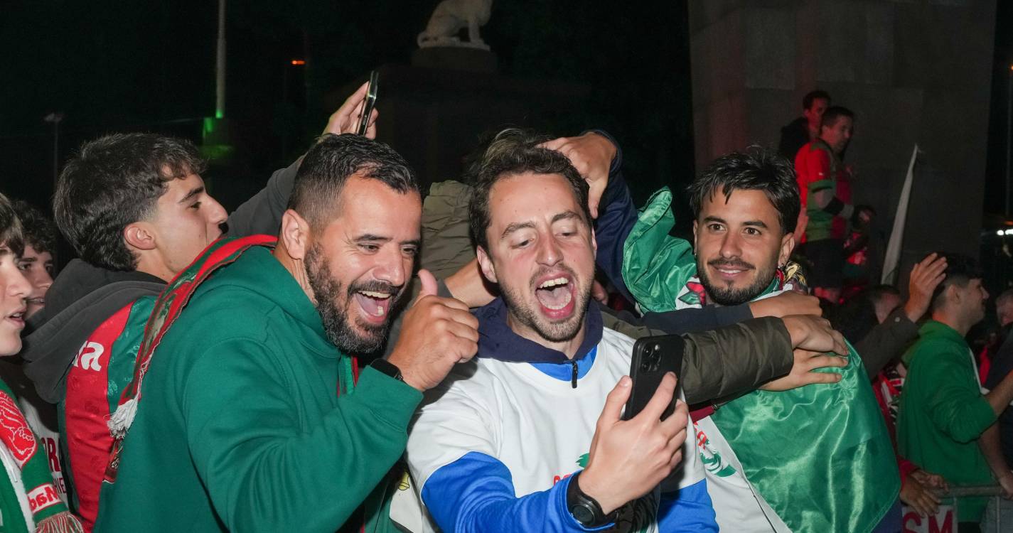 Centenas de adeptos do Marítimo festejam regresso à I Liga três anos depois. Veja as imagens