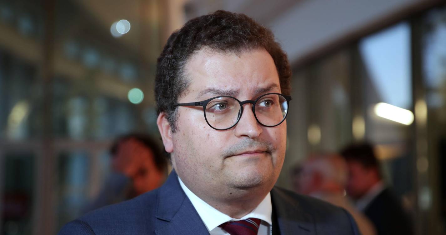 Médicos decidem pelo internamento para observação do ministro das Finanças