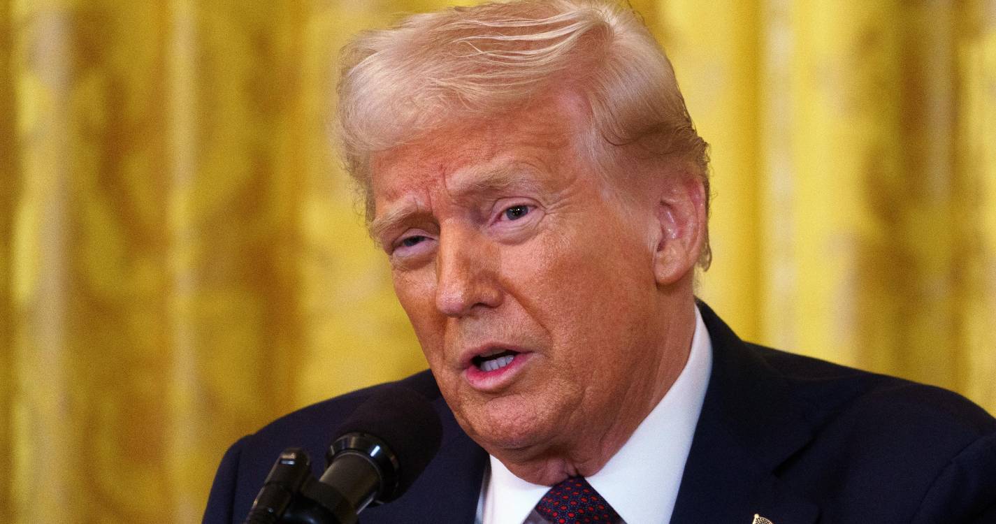 Médio Oriente: Donald Trump anuncia acordo de retirada de Israel e Hamas diz que ataques continuam