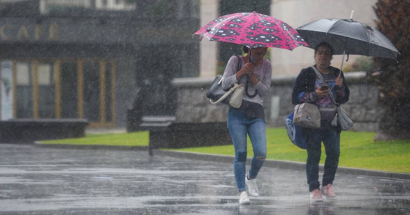 IPMA prevê chuva persistente na Madeira com aviso laranja
