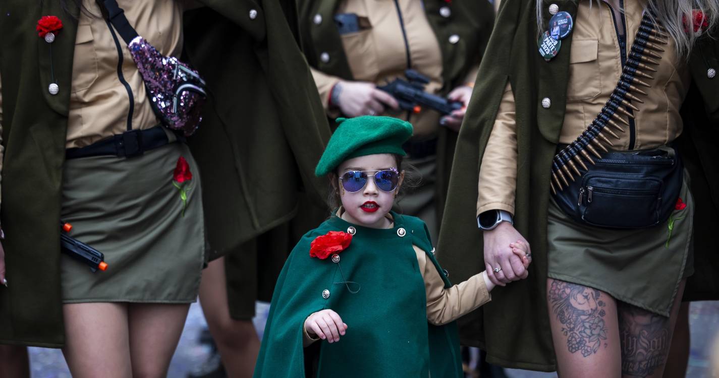 Milhares de mascarados divertem-se no Carnaval de Torres Vedras (com fotos)