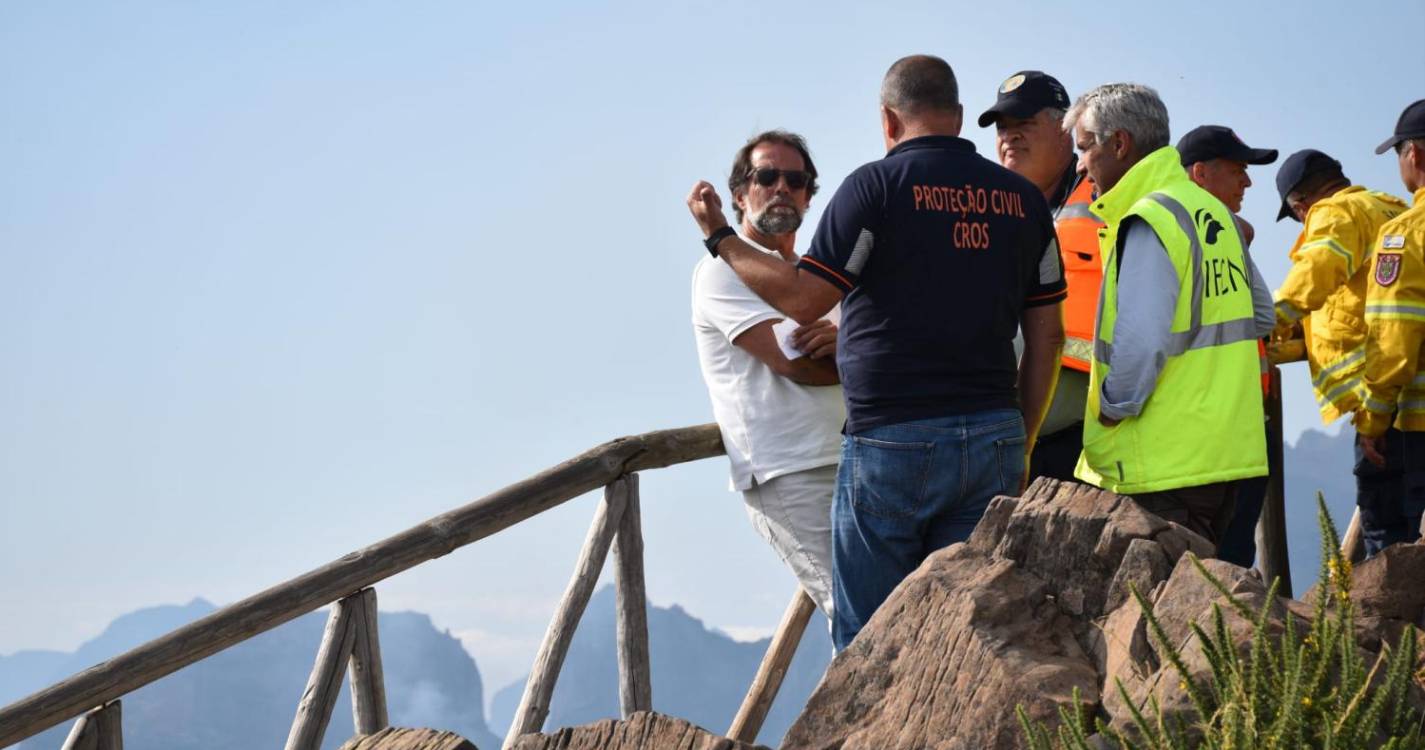 Incêndios: Fogo com apenas uma frente ativa e situação é “mais calma”, afirma Albuquerque