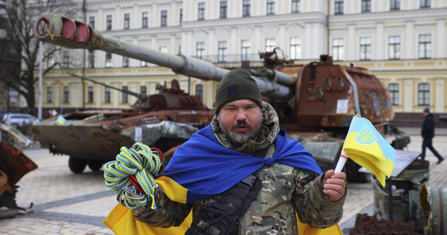 Ucrânia: Cicatrizes de guerra mostram-se a céu aberto em Kiev