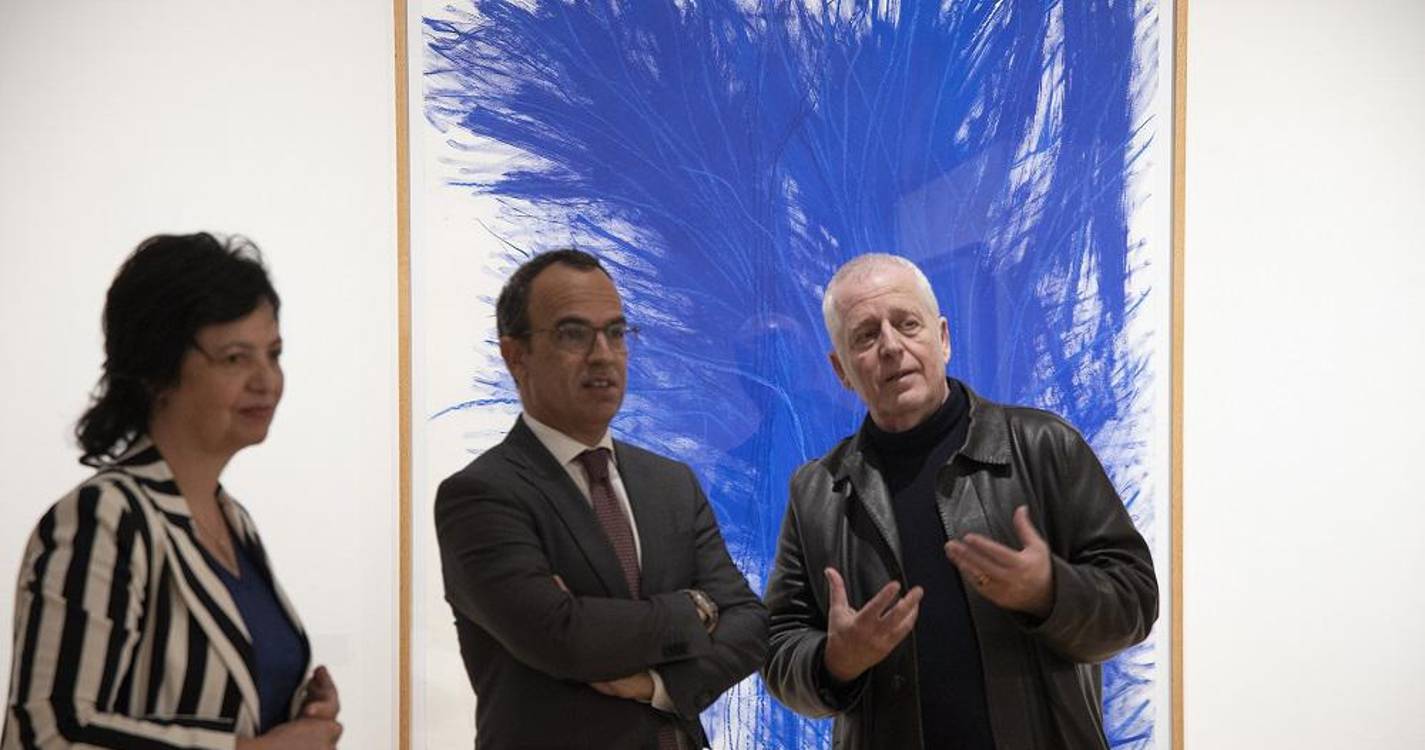 Ministro da Cultura visitou exposição com obras de Teresa Gonçalves Lobo no Porto