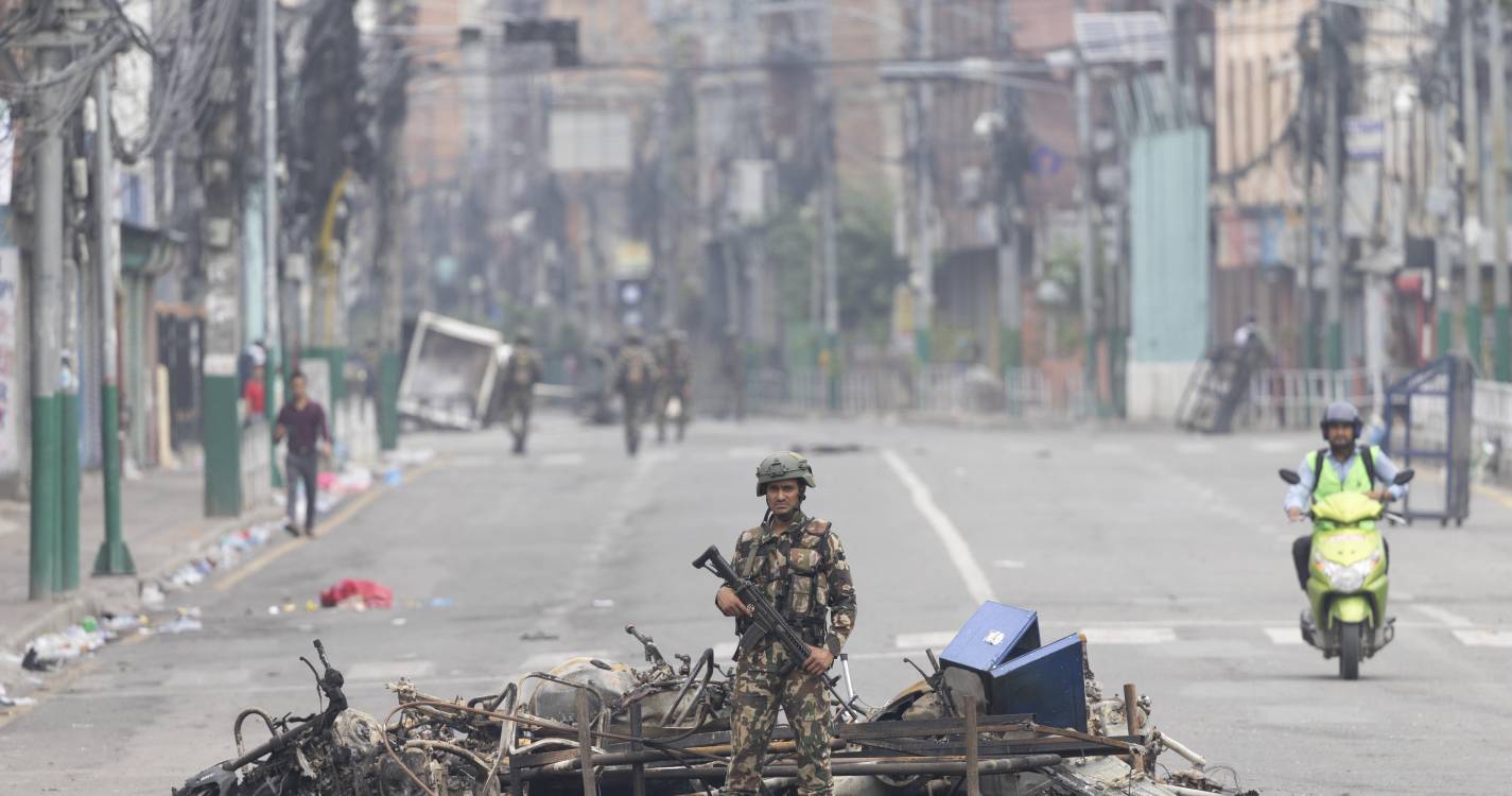 Aumentam para 30 mortos e mais de mil feridos vítimas de distúrbios no Nepal