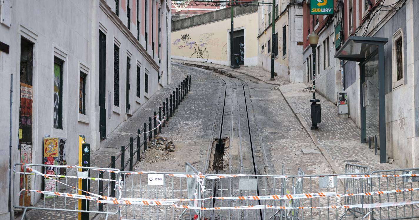 Pai de criança de três anos resgatada do elevador da Glória encontrado com vida