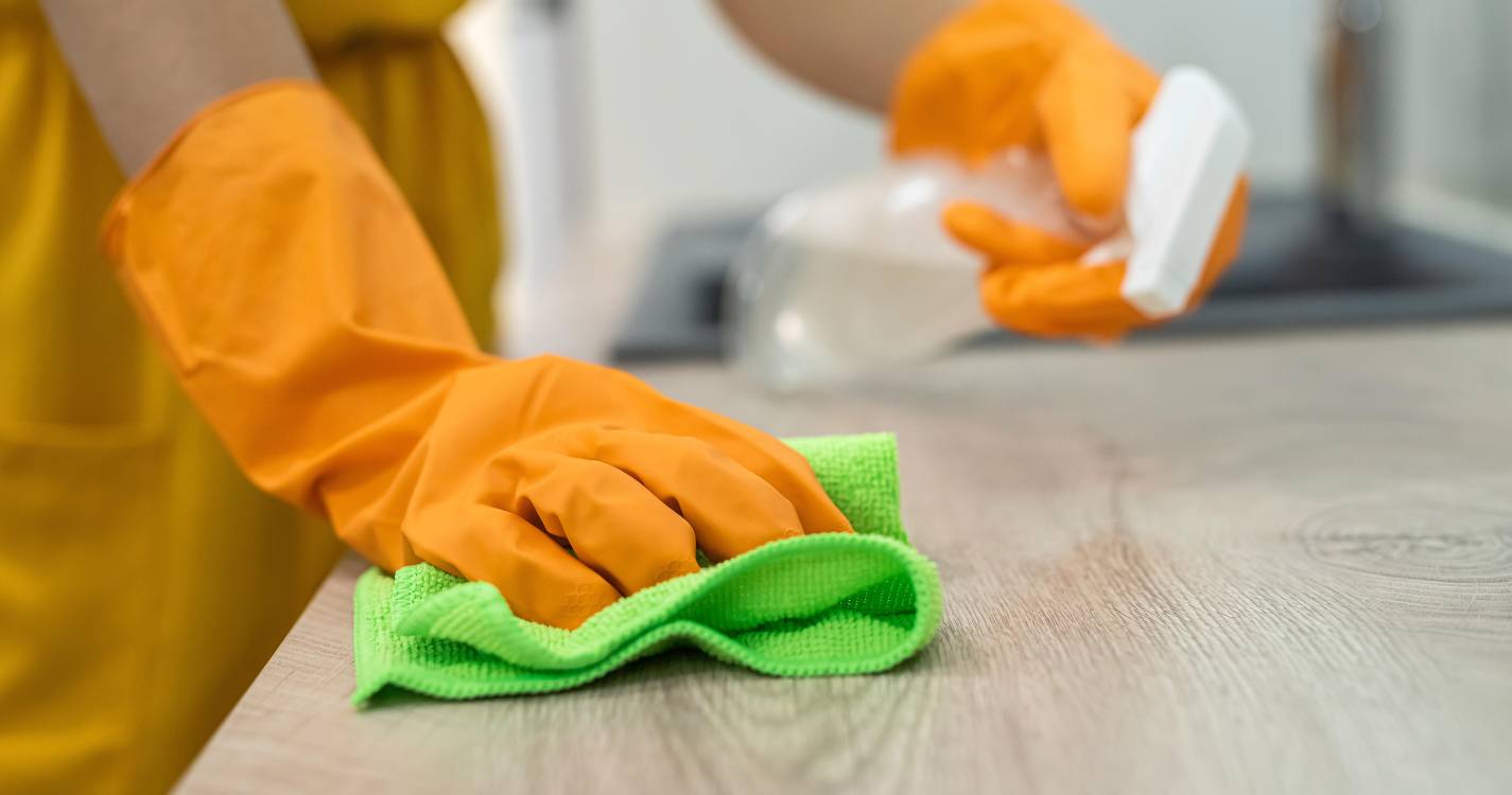 Mulheres lideram profissões de cuidados pessoais, limpeza, saúde e ensino