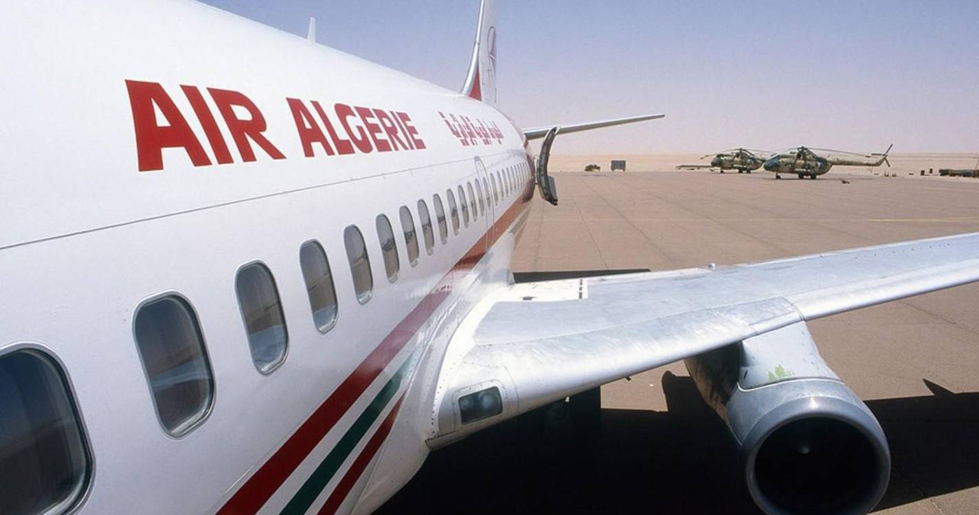 Homem em “hipotermia grave” descoberto em trem de aterragem de avião em Paris
