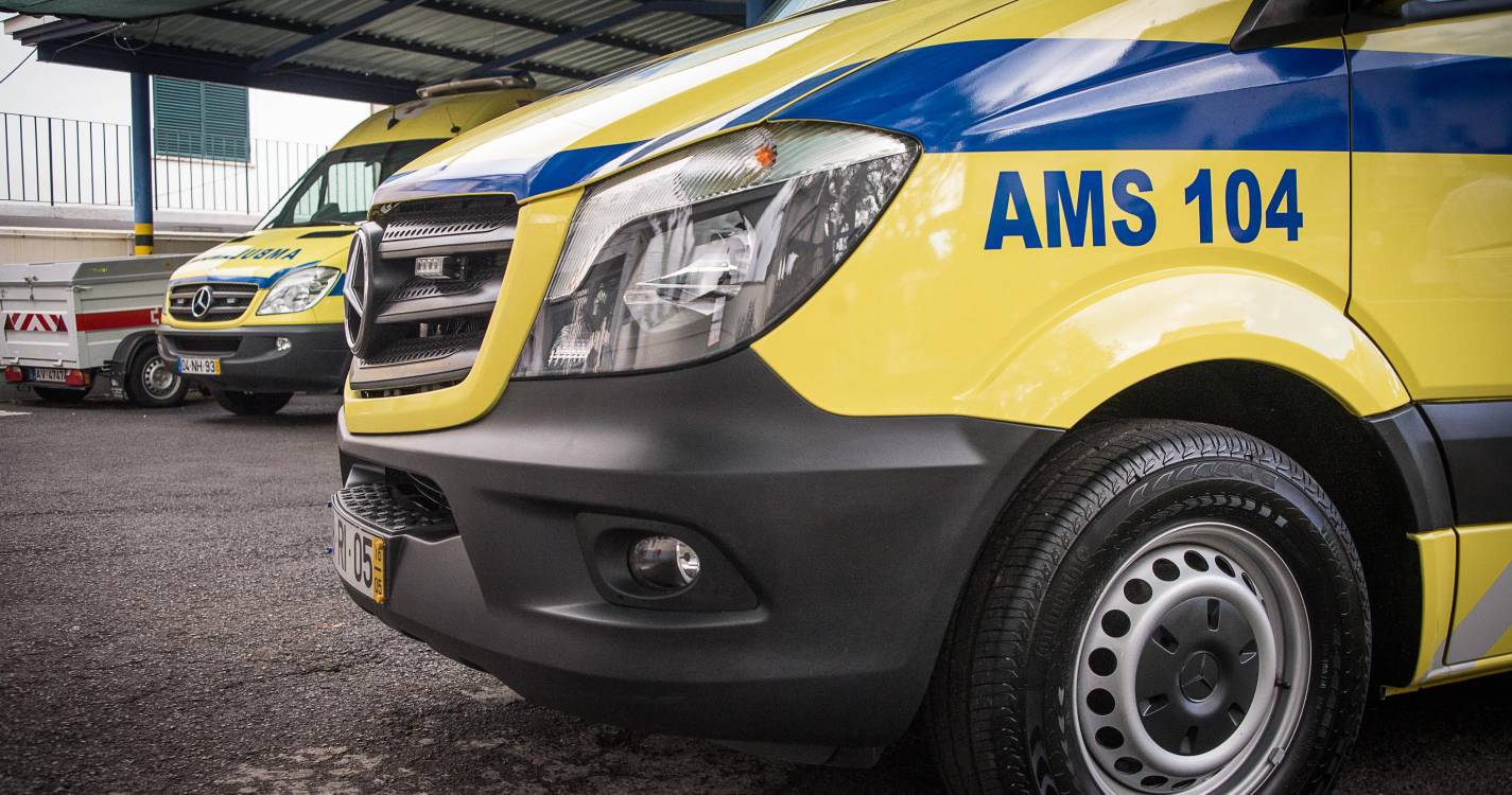 Carro com jovem despista-se e capota junto ao Madeira Shopping