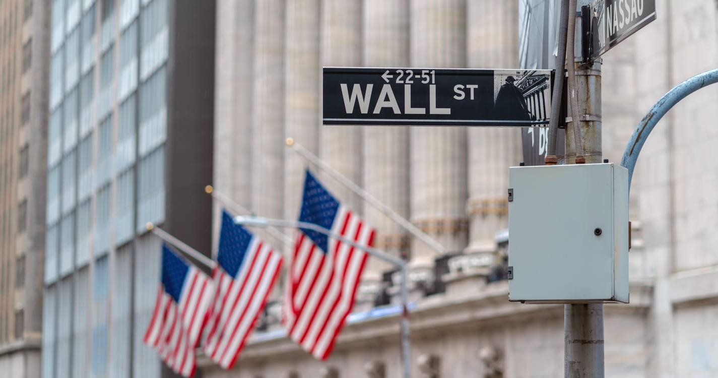 Wall Street abre em baixa com inflação dos EUA em máximos de três anos e tensão com Irão