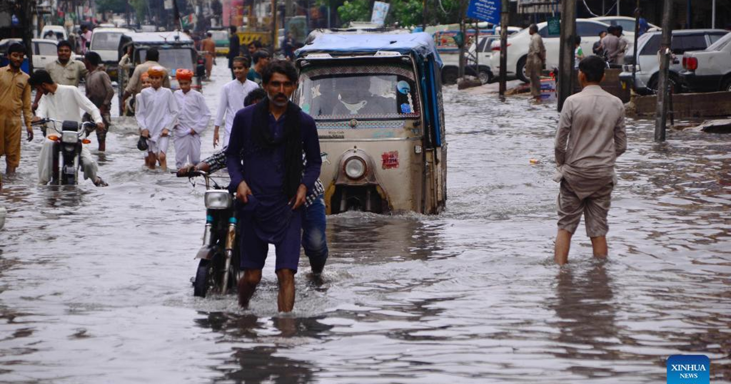 Chuvas torrenciais no Paquistão causaram 271 mortos, incluindo 132 crianças