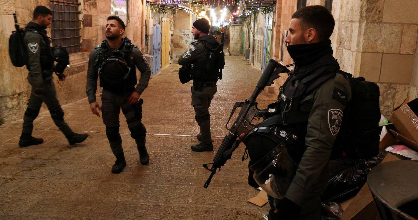 Vários feridos em ataque com faca no centro de Telavive