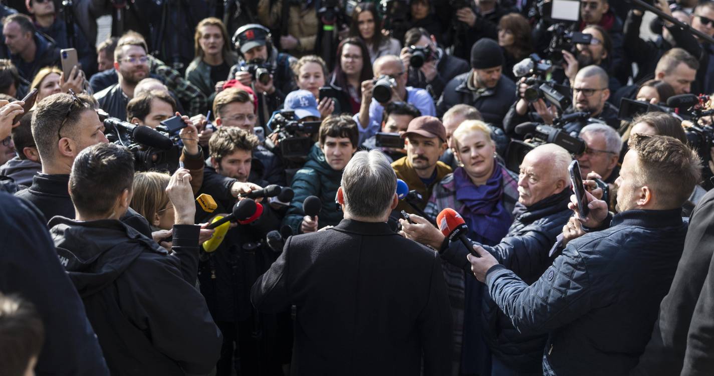 Hungria: Orbán reconheceu a derrota e deu os parabéns a Peter Magyar
