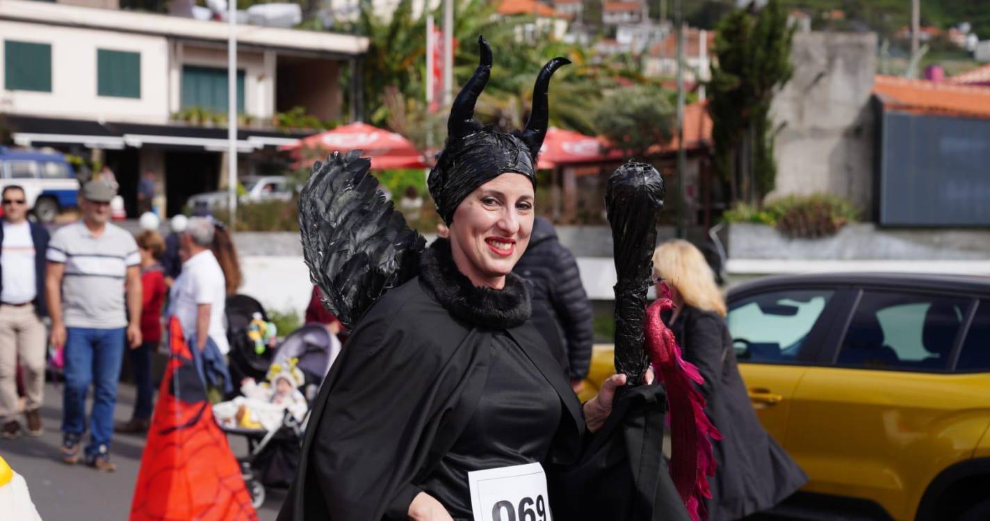 Cortejo do Campanário sai atrasado mas acelera na imaginação (com vídeo e fotos)